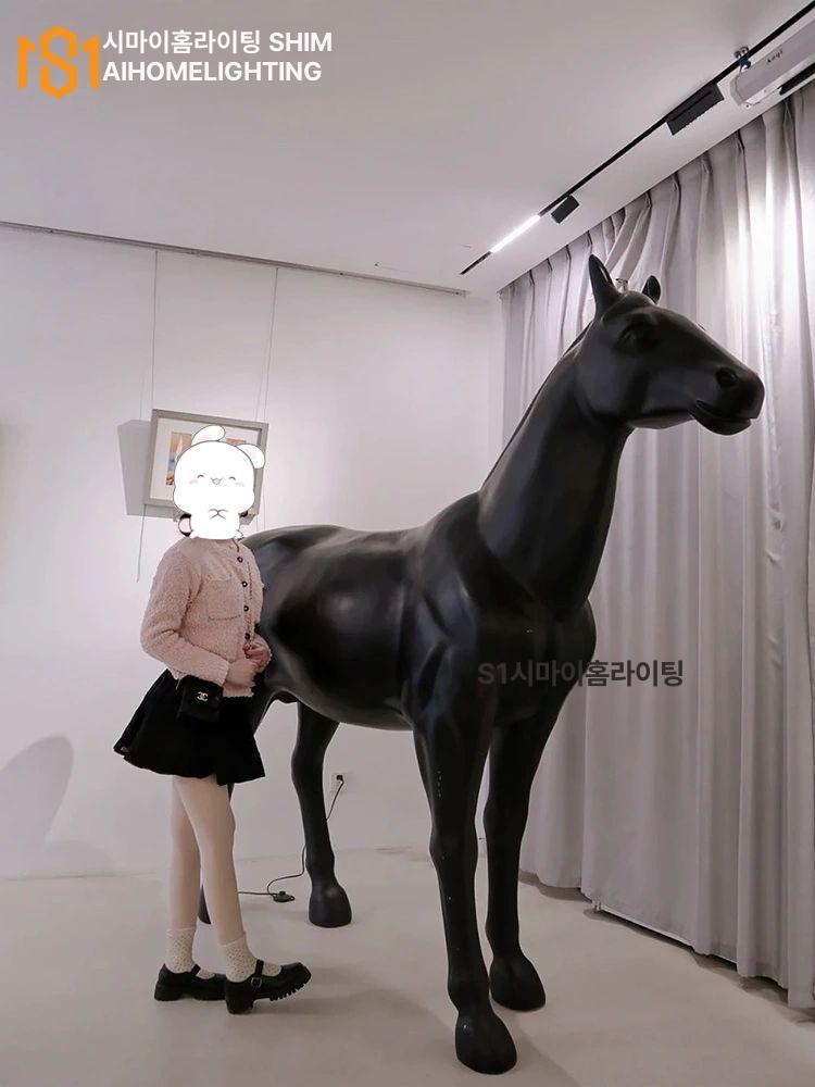 대형 말 조형물 모형 공원 장식품 조각상 야외 인테리어 소형 말 1.55m 무광블랙 - 상세 이미지 2