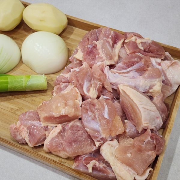 깔끔하게 손질된 순살 닭다리살 2kg 닭정육 닭고기 - 상품 이미지