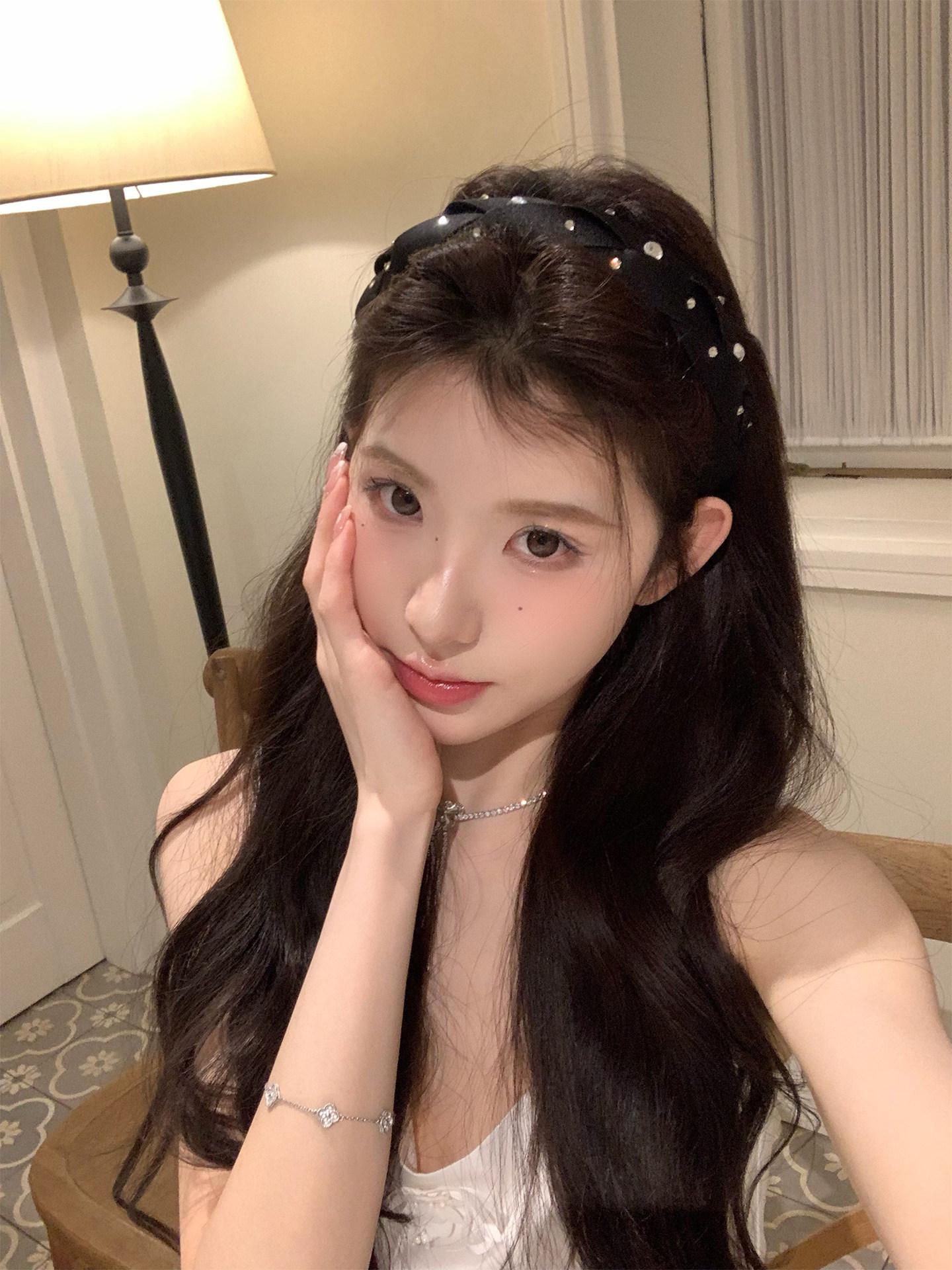 볼륨업 진주 머리띠 블링블링 모조다이아몬드 웨이브 논슬립 큐빅 머리띠 - 상세 이미지 5