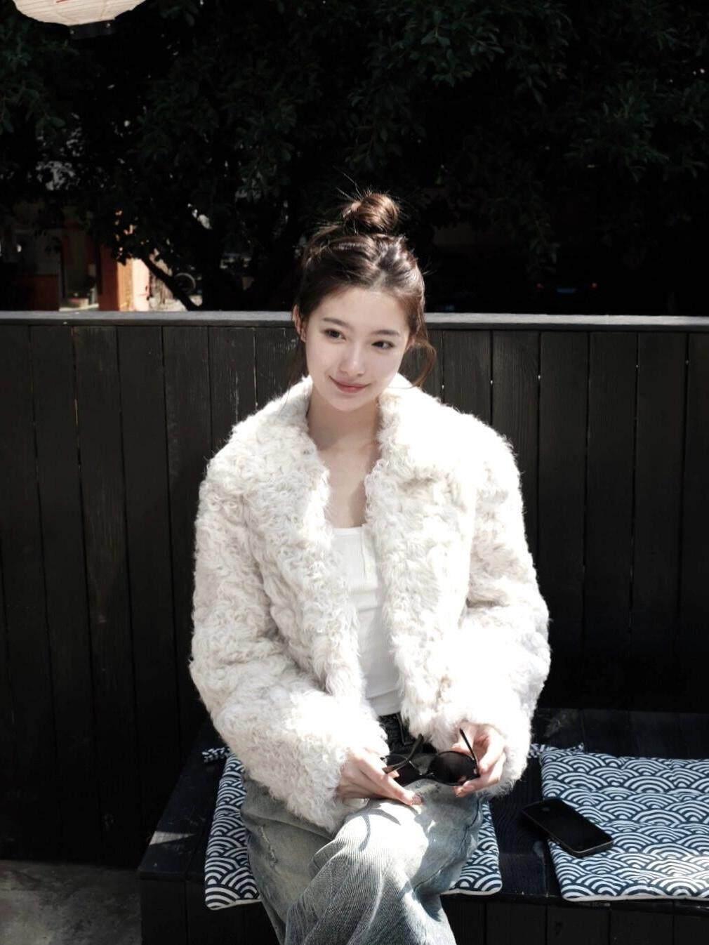 여성 퍼 코트 뽀글이 양털 크롭 겨울  숏퍼자켓 아이보리 짧은 코트 - 상세 이미지 2