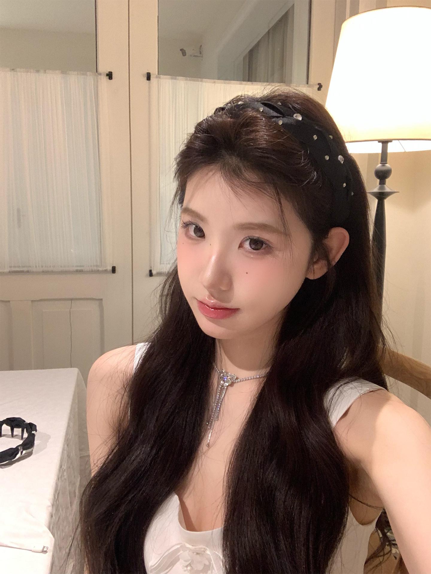 볼륨업 진주 머리띠 블링블링 모조다이아몬드 웨이브 논슬립 큐빅 머리띠 - 상세 이미지 3