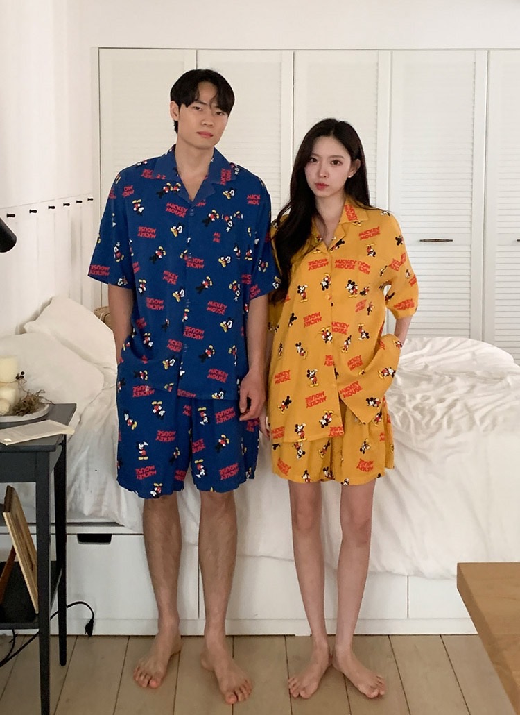 디즈니 시그니처반팔잠옷세트 남자 여자 반바지 여름 파자마 홈웨어 선물 커플 - 상세 이미지 2