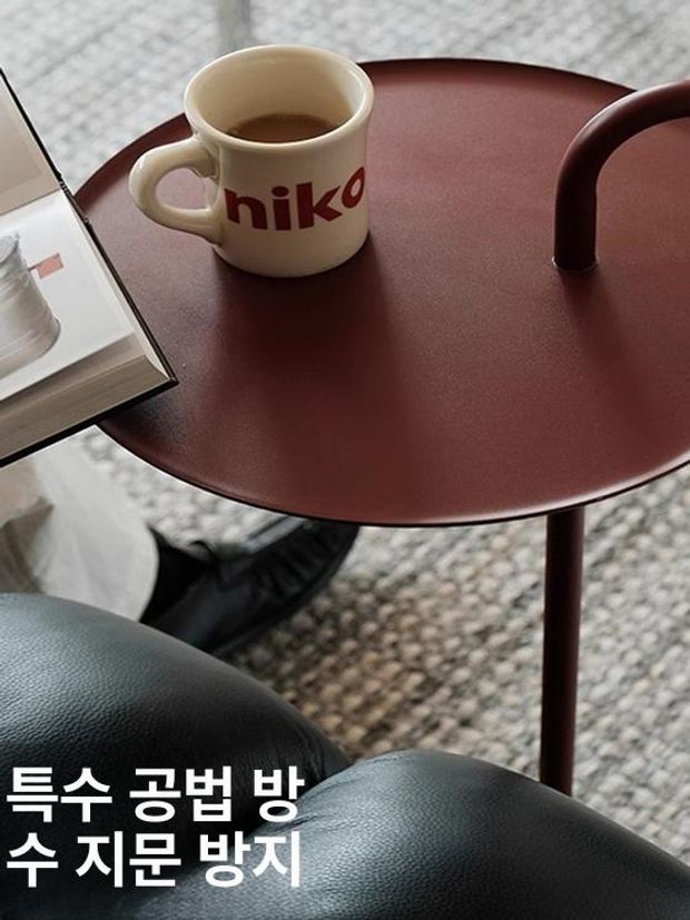 보울러 테이블 사이드 미니멀 디자인 원형 트레이 스틸 핸들 이동식 침대 소파 협탁 테라조 나이트블랙 - 상세 이미지 4
