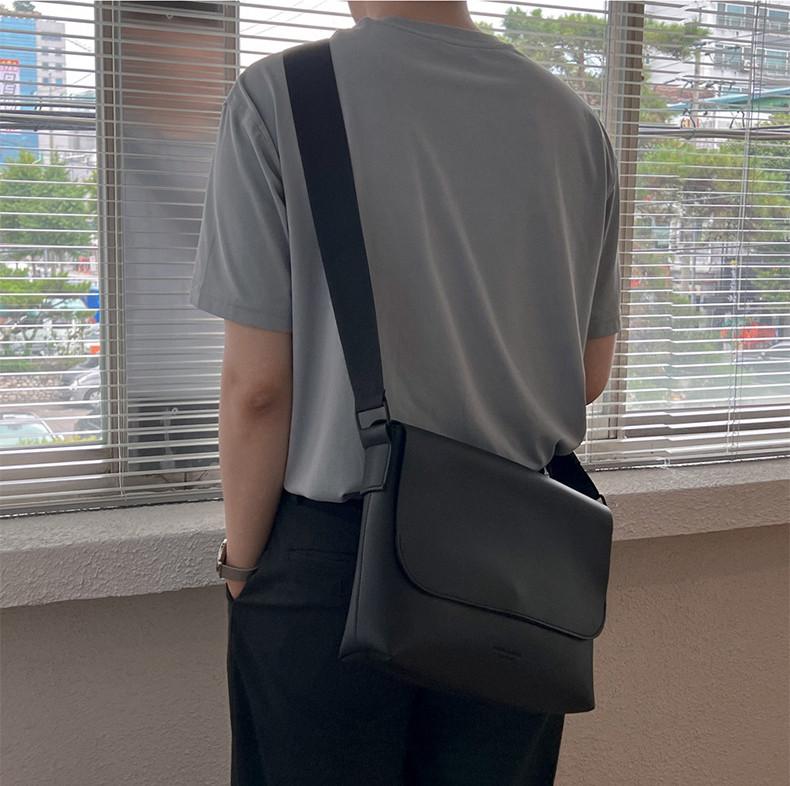 스퀘어 출근가방 데일리 크로스백 사각 디자인 고급 PU 레더 메신저백 심플 블랙 남성 블랙 대형 - 상품 이미지