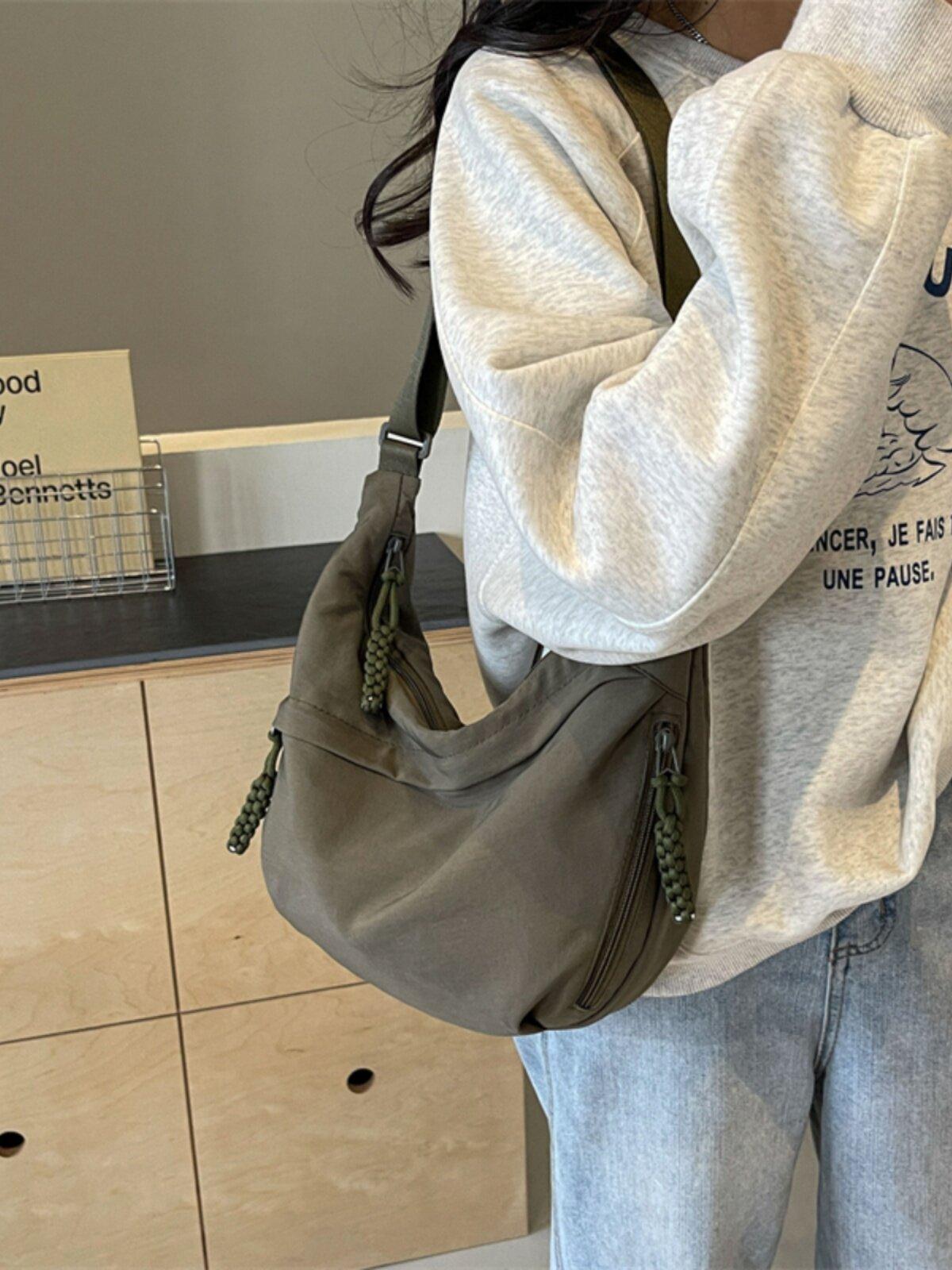 라운드 자주크로스백 미니 반달모양가방 숄더백 가벼운 생활방수 나일론 패브릭 넉넉한 수납력 블랙 - 상세 이미지 2