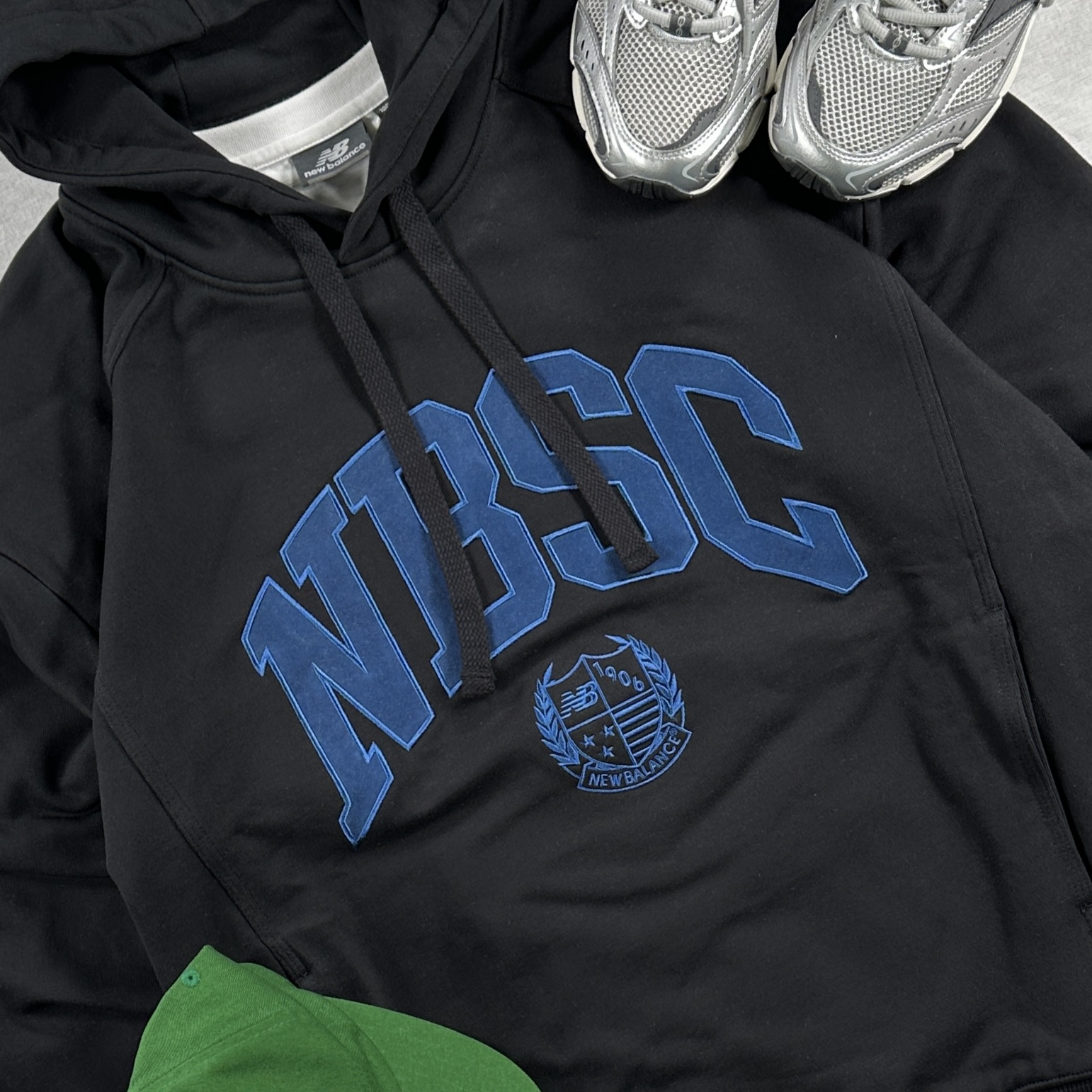 뉴발란스 후드티 NBSC 엠블럼 세미 오버핏 후드 티셔츠  - 상세 이미지 3