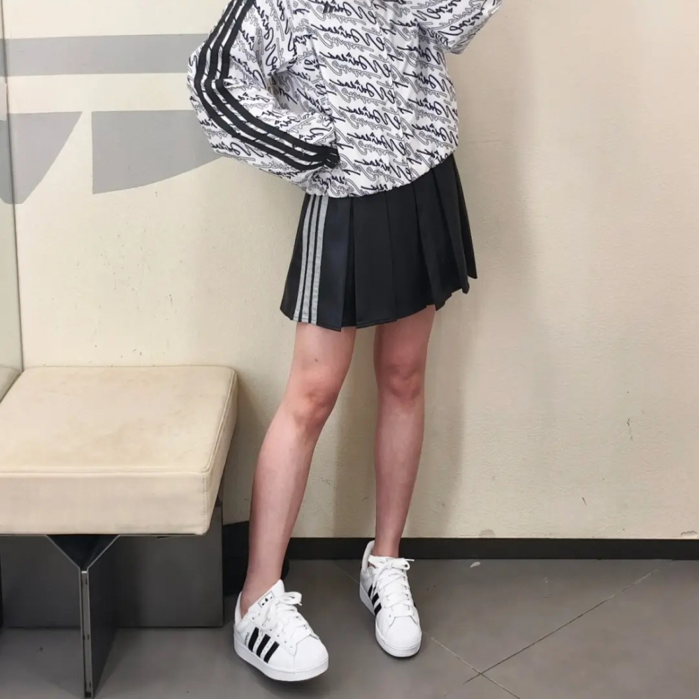 아디다스 삼선 스트라이프 댄스 미니 여성 스커트 치마 블랙 KR7605 이미지 7
