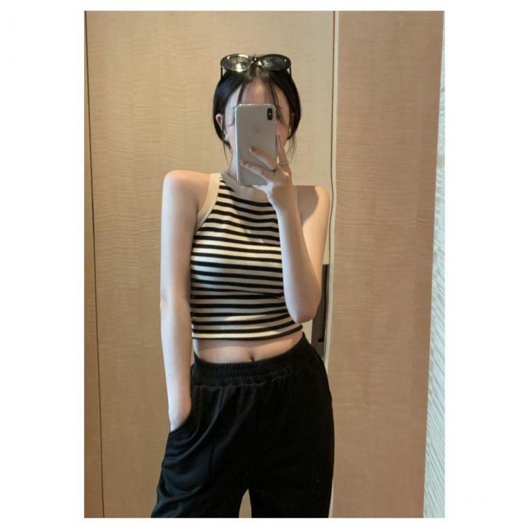 지니몰 여성 스트라이프 크롭 탑 홀터넥 민소매 나시 티셔츠 - 메인 이미지
