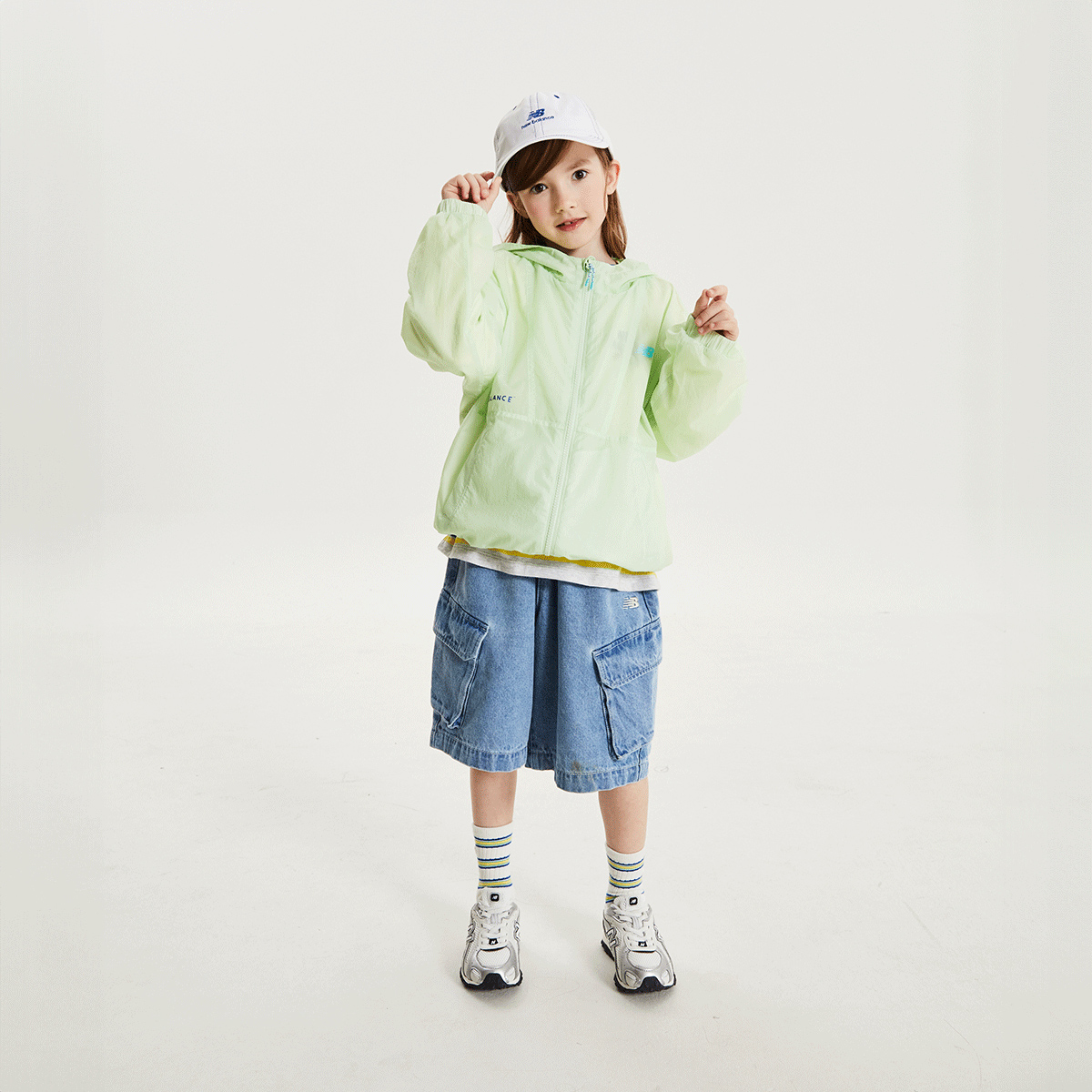 뉴발란스키즈 Run Festival_에센셜 홑겹 바람막이 키즈 점퍼 NK9AG2501UAH - 상세 이미지 4