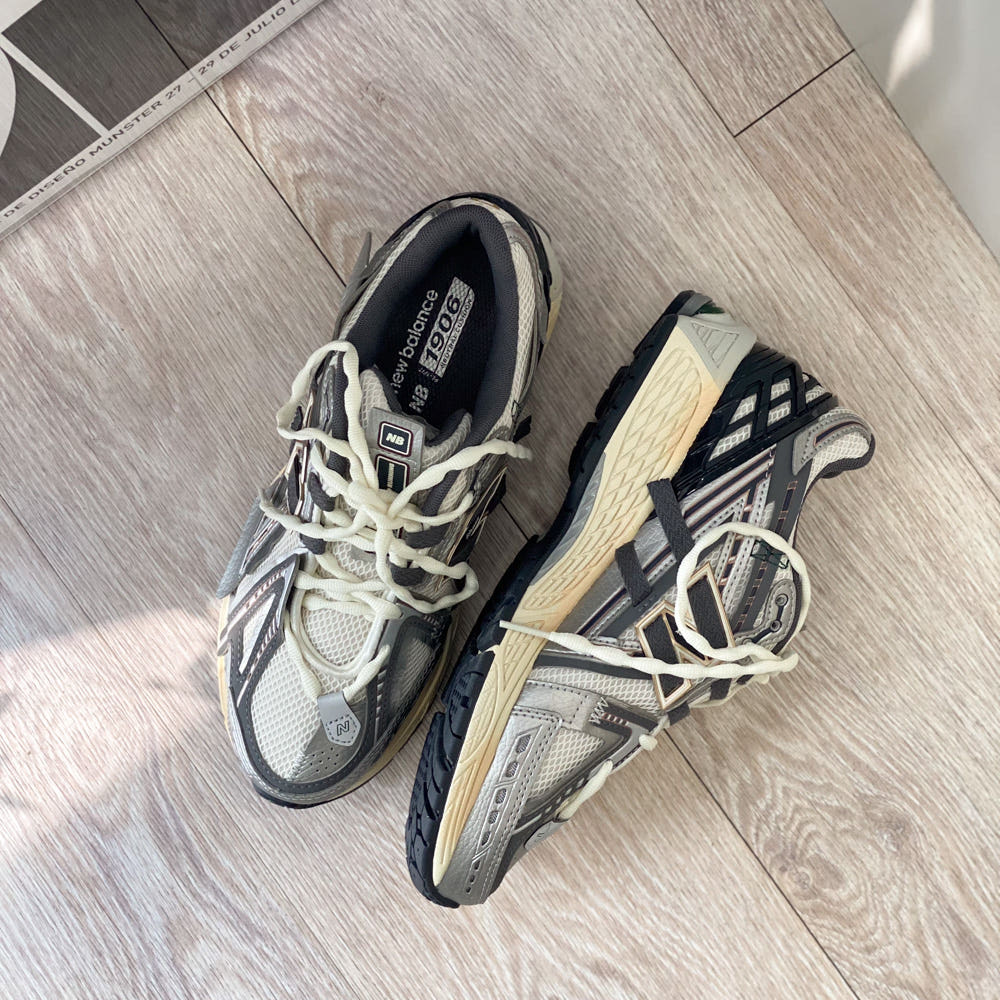 뉴발란스 1906A 실버 메탈릭