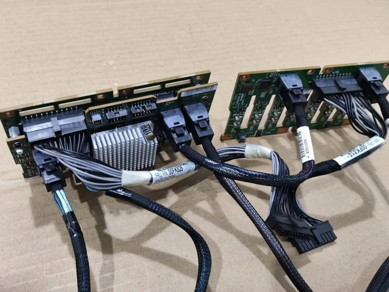 IBM X3650M5 2.5인치 하드 확장 백플레00AG941 00FJ756 8-16 슬롯 리퍼