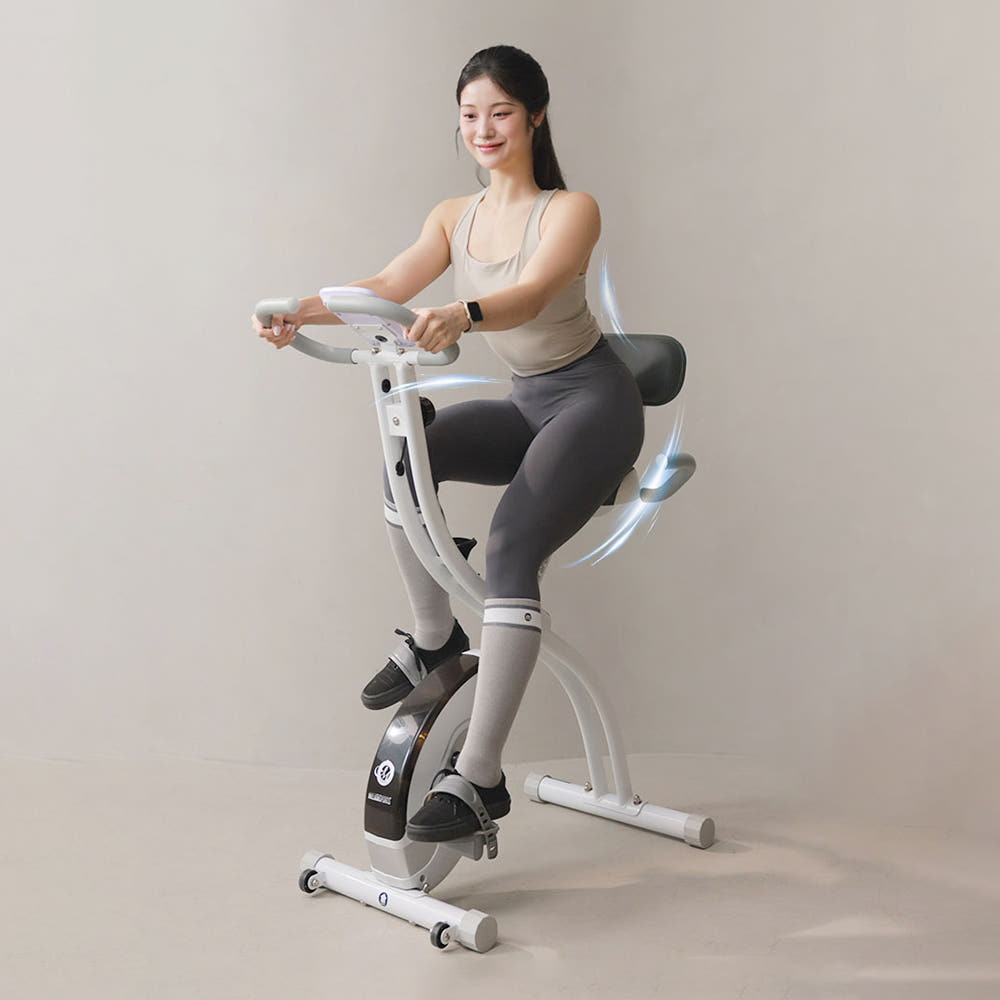 실내 자전거 운동 모습