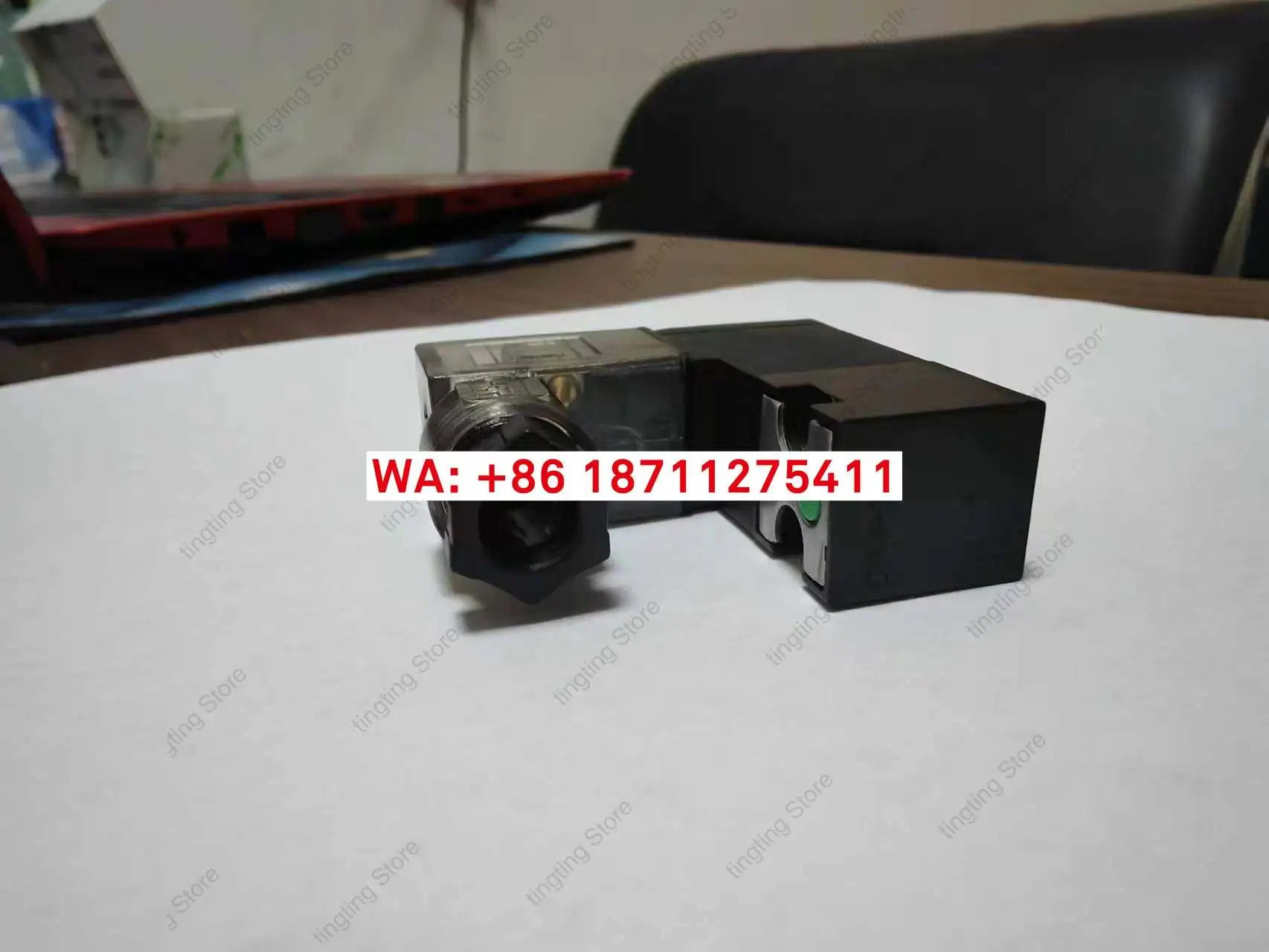 PNEUMAX 소형 솔레노이드 밸브 N331.0B.0A N331.R0E-8은 새 이며 포장으로 되었습니다.
