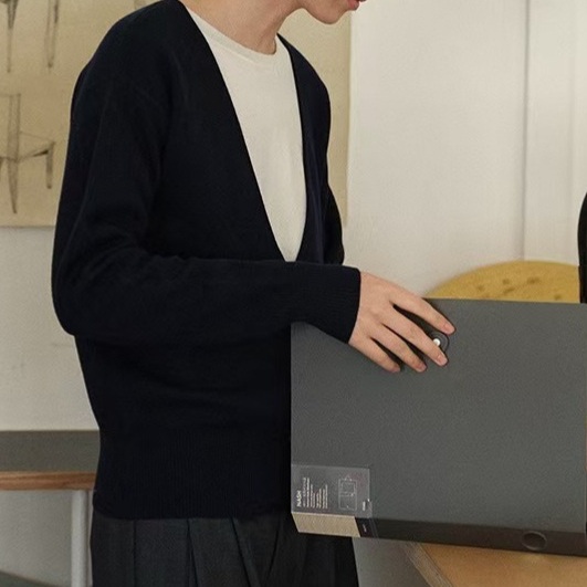 여성 루즈핏 긴팔 스웨터 부드러운 포근한 데일리 깊은 브이넥 레이어드 베이직 미니멀 모던 - 상세 이미지 3