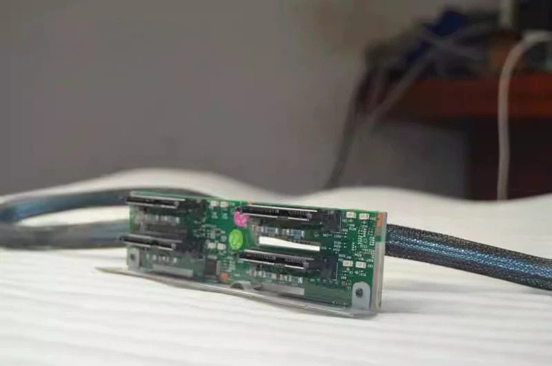 81Y6657 94Y7587 94Y6386 46C9091 90Y4336 IBM X3550 M4 2.5인치 스왑 SAS 백플레리퍼