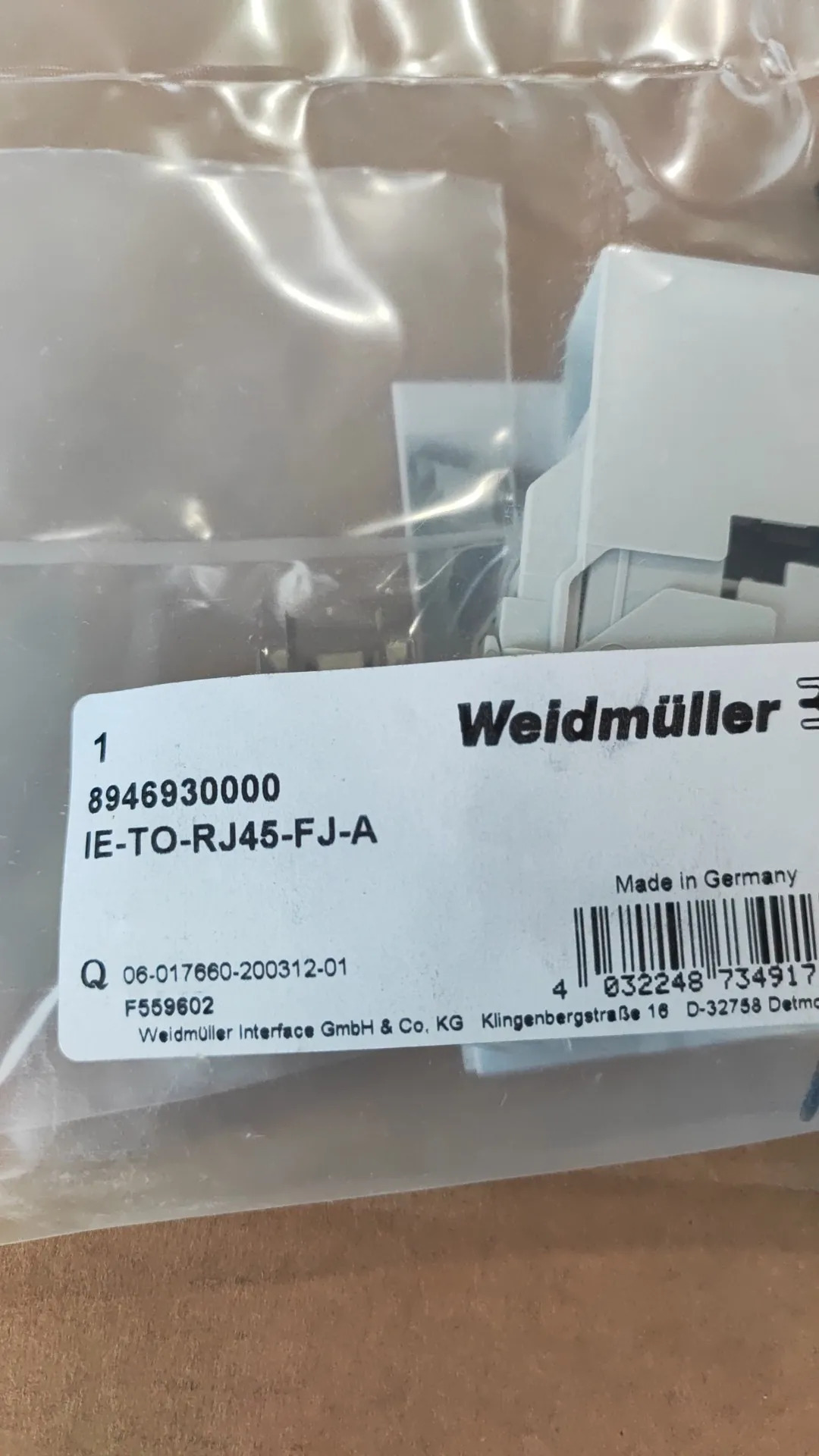 오리지널 레일 네트워크 커넥터 IE-TO-RJ45-FJ-A 8946930000