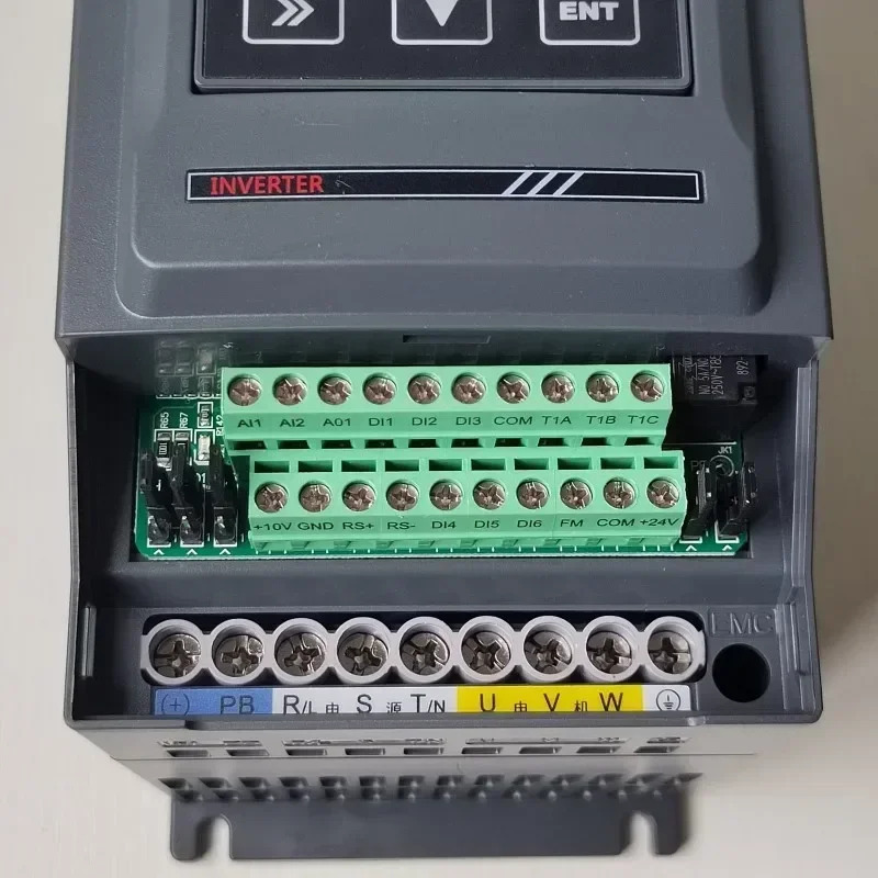 2025.4산징 SAJ 인버터 VM1000B-4T1R5GB 3 380V 거버너 2R2 5R5 011GB 15KW