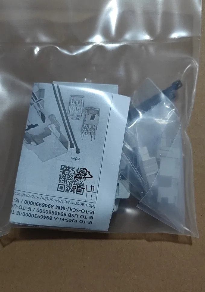 오리지널 레일 네트워크 커넥터 IE-TO-RJ45-FJ-A 8946930000
