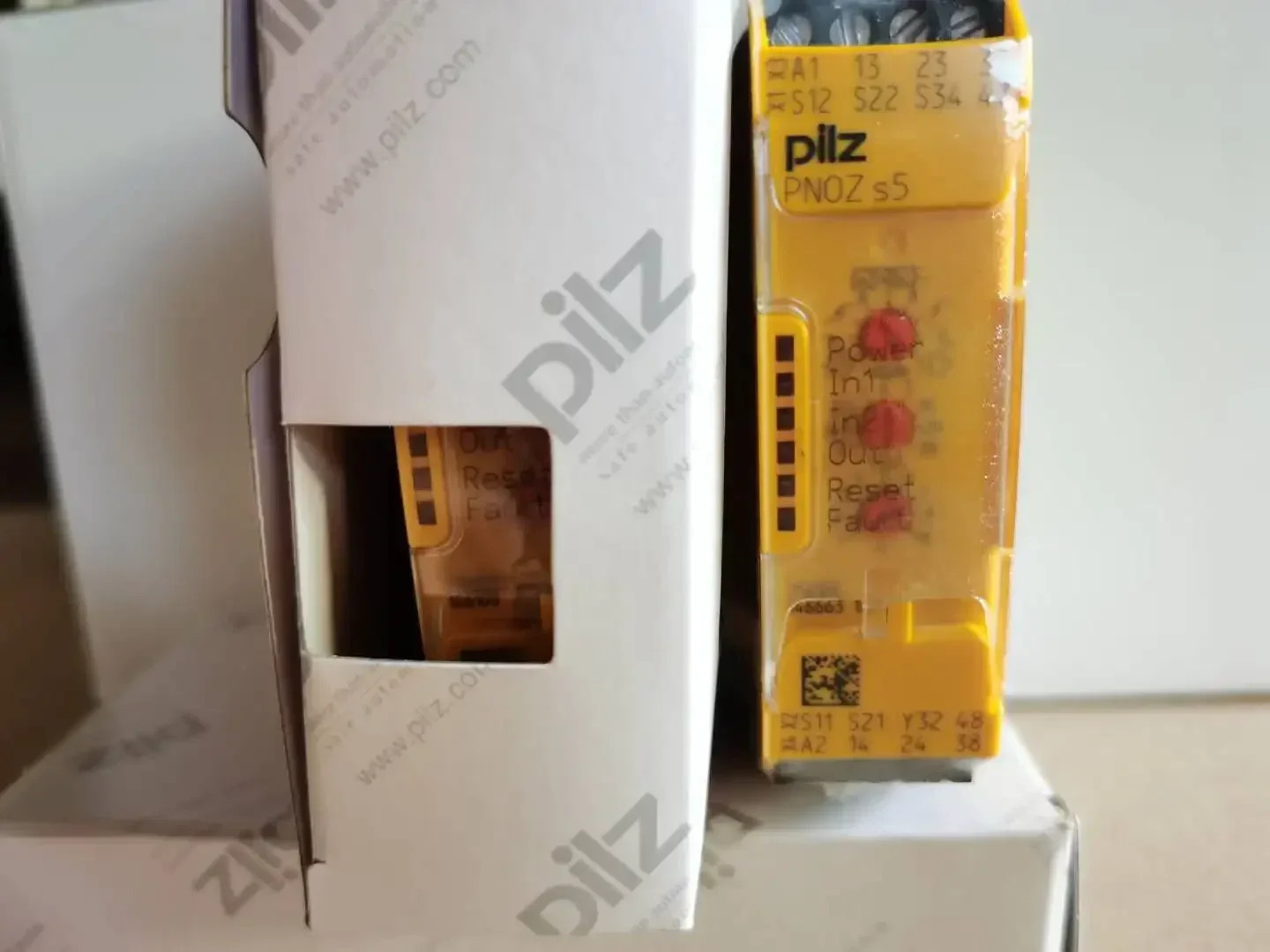 2025.4피어스 안전 릴레이 PNOZ X2.8P 777301 787302 24VACDC3n/o1n/c