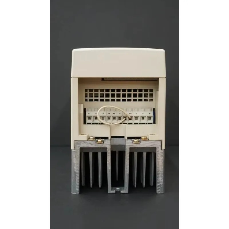 오리지널 PLC 14.F4.C1E-4A01 /1.4 주파수 인버터 드라이브 3상 산업 자동화 x 구매 상품