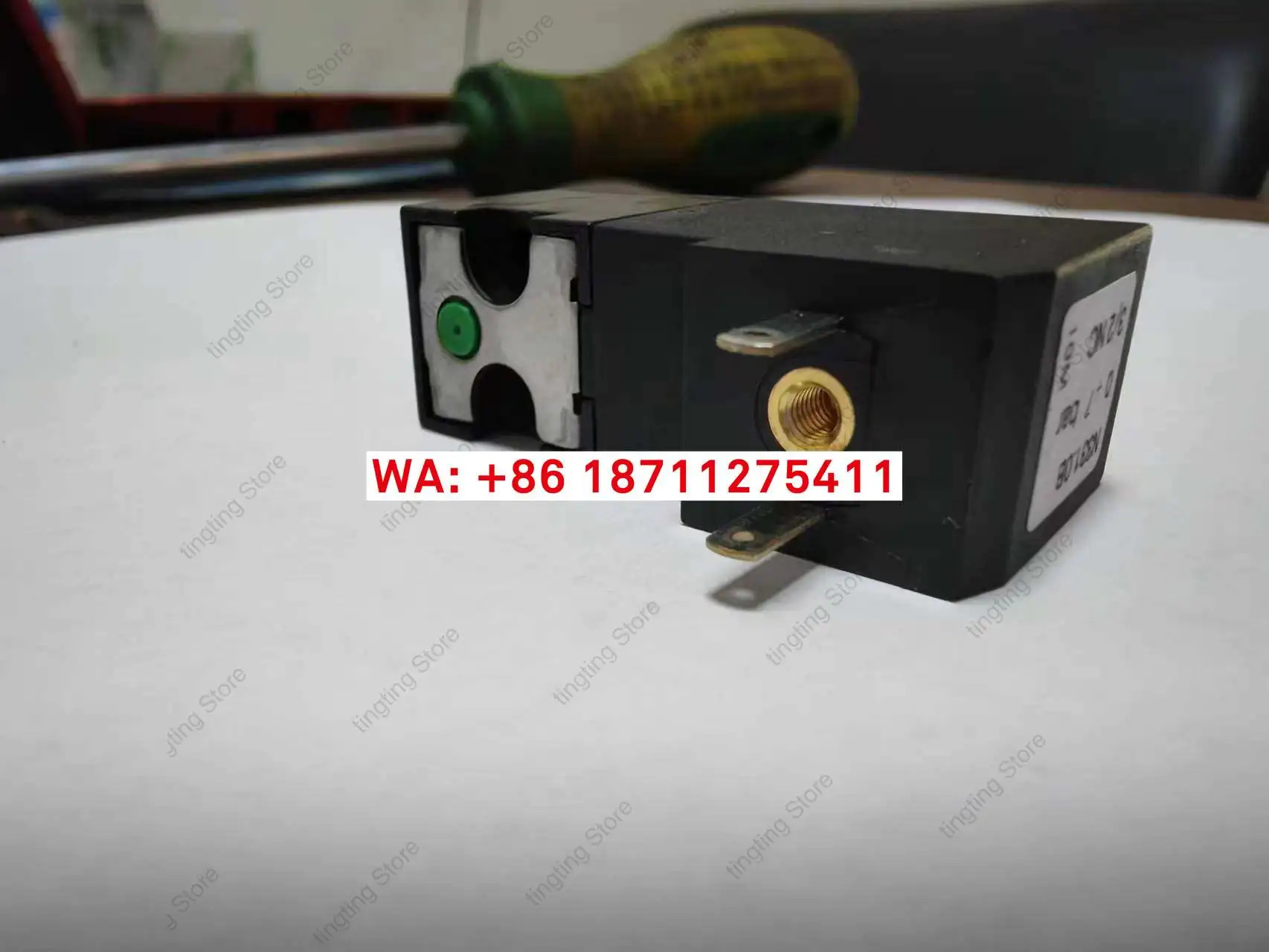 PNEUMAX 소형 솔레노이드 밸브 N331.0B.0A N331.R0E-8은 새 이며 포장으로 되었습니다.