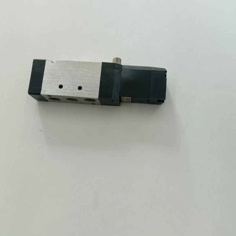 RCS 2413-01부품 - D24 PARKER KURODA 쿠로다 솔레노이드 밸브 DC24V