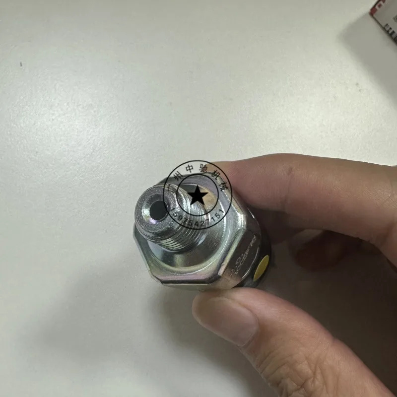Is-uzu 6UZ1 6WG1 CYH FX77 핸드 브레이크 센서 8-98010856-2 공장