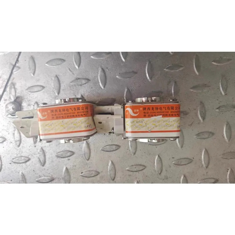 퀵 퓨즈 106RSM 690V/900A-8EF BC100KA 산시성 롱션 전기 유한회사