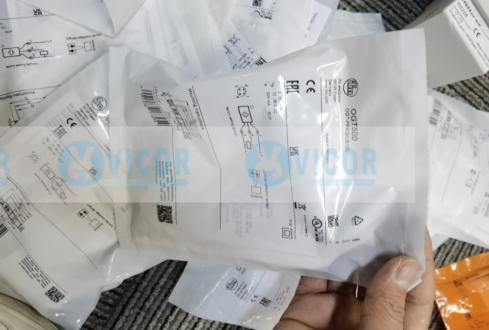 IFM O500 적색광 확산형 센서 PNP 1036 V DC M12 나사형 원통형 M18 1 L 72 mm 316 PA