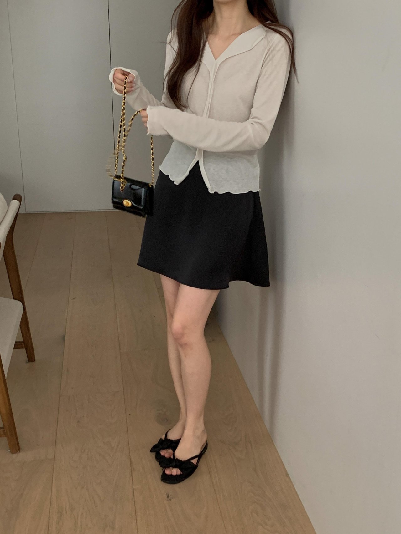 오버무드 봄신상 하이웨스트 플레어 뒷밴딩 샤틴 A라인 미니 스커트 - 상세 이미지 2