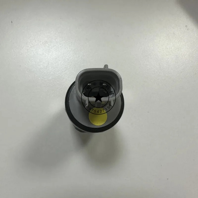 Is-uzu 6UZ1 6WG1 CYH FX77 핸드 브레이크 센서 8-98010856-2 공장