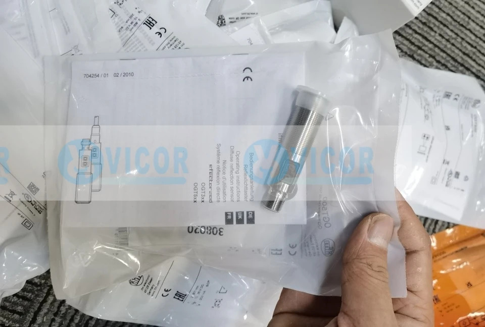 IFM O500 적색광 확산형 센서 PNP 1036 V DC M12 나사형 원통형 M18 1 L 72 mm 316 PA