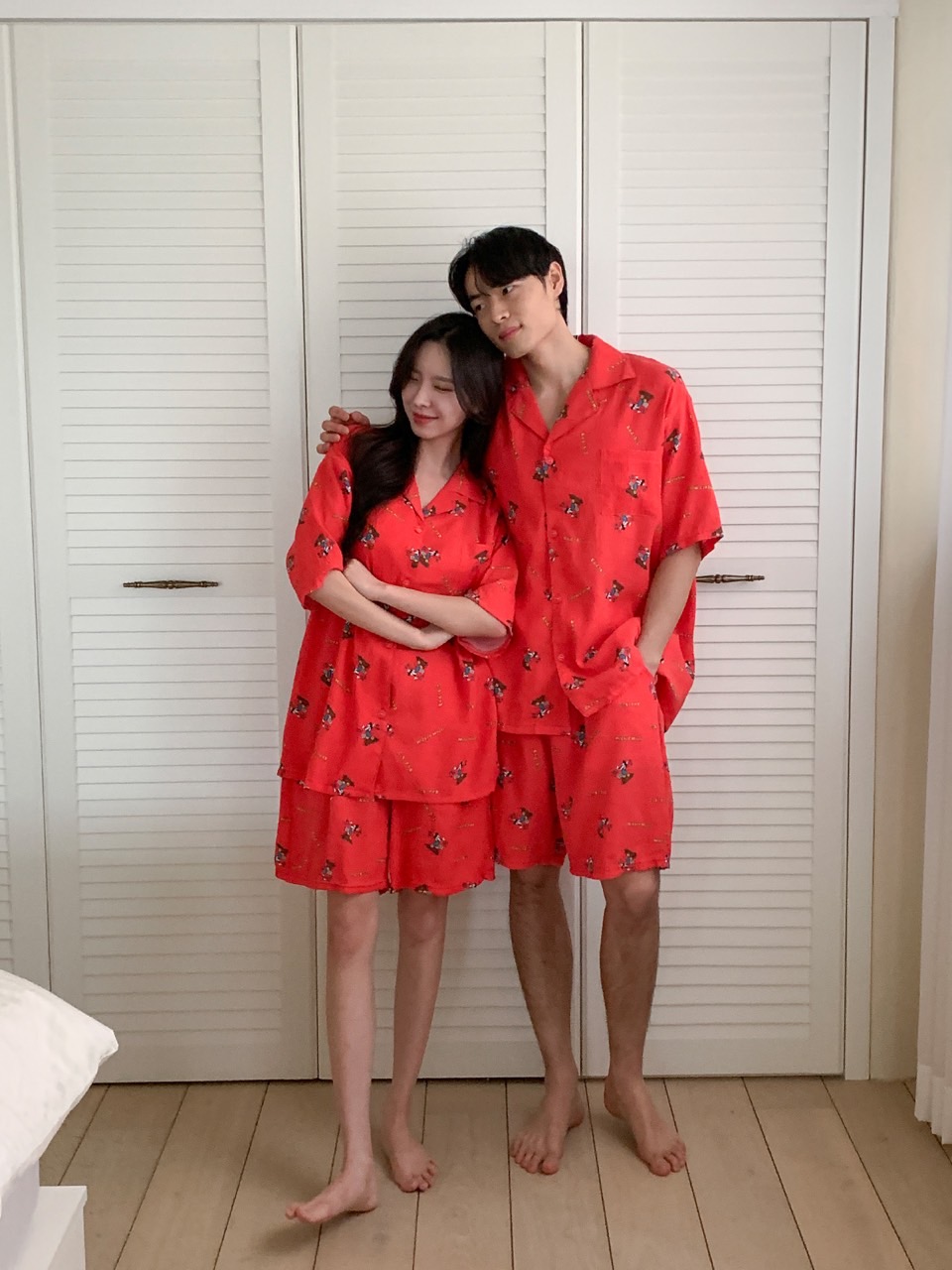 디즈니 뮤즈미키반팔잠옷세트 남자 여자 반바지 여름 파자마 홈웨어 선물 커플 - 상품 이미지
