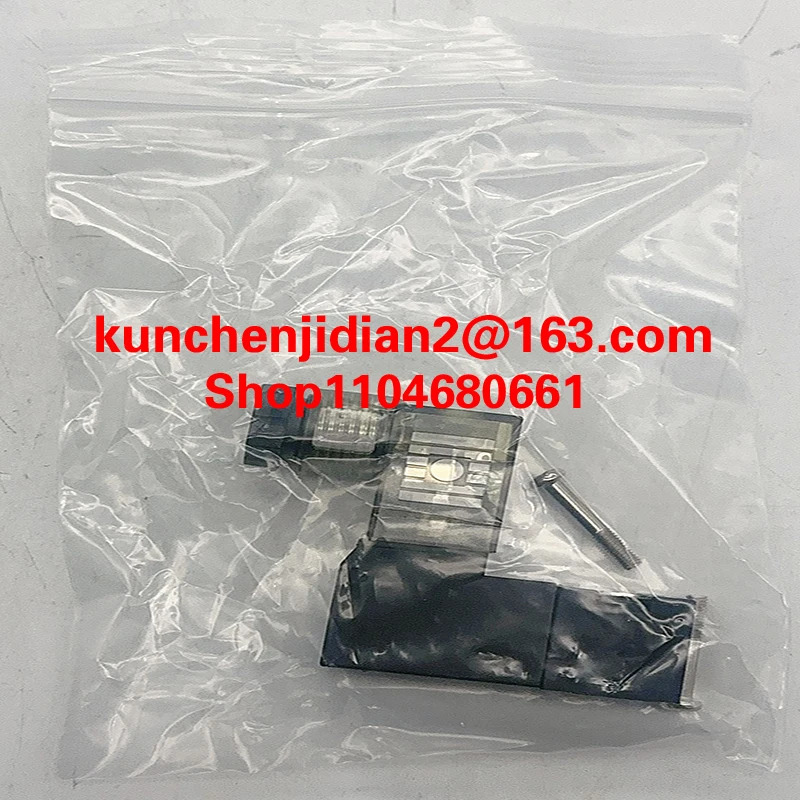 RU300U-EM30E-LIU2PN8X2T-H1151 오리지널 초음파 센서