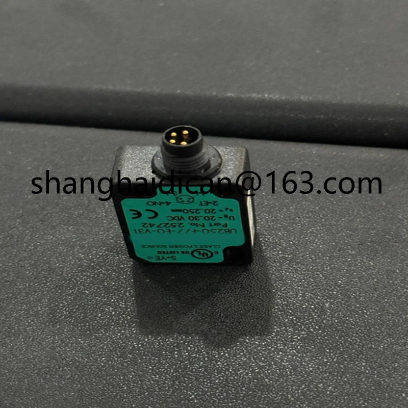 실제 UC3500-30GM호환70-2E2R2-V15센서