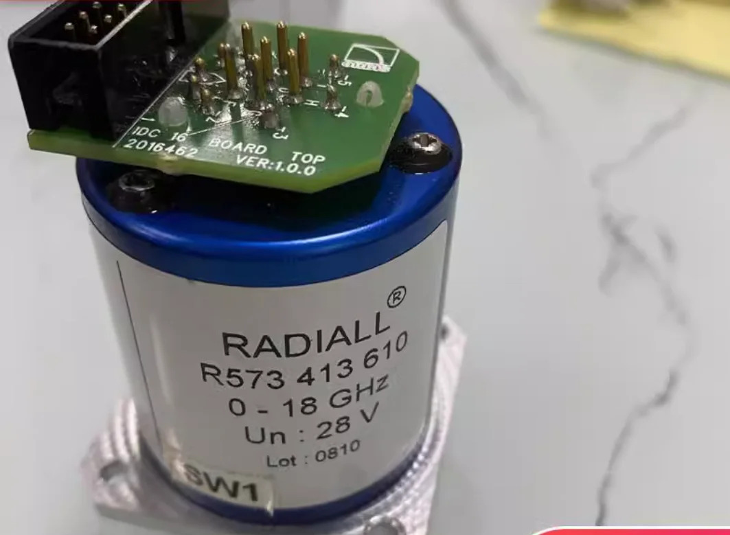 방사형 R 573413610  574413610 18GHz 28V 동축 스위치 SP6T RAMS호환es SMA