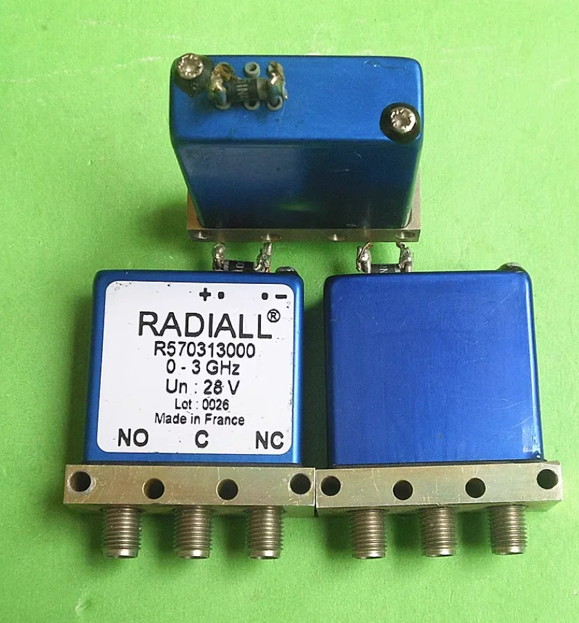 Radiall R570315000 R570313000 3 GHz SMA rf 동축 마이크로파 단극 이쓰로우 스위치 24 V