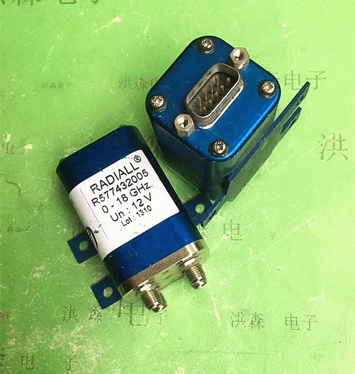 RADIALL SMA 더블 스로우 RF 동축 스위치 DPDT RAMS호환es 래칭 R577432005 12V 0-18GHz