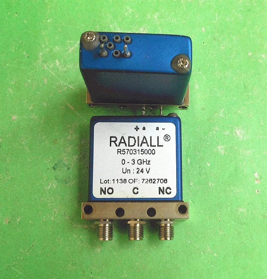 Radiall R570315000 R570313000 3 GHz SMA rf 동축 마이크로파 단극 이쓰로우 스위치 24 V
