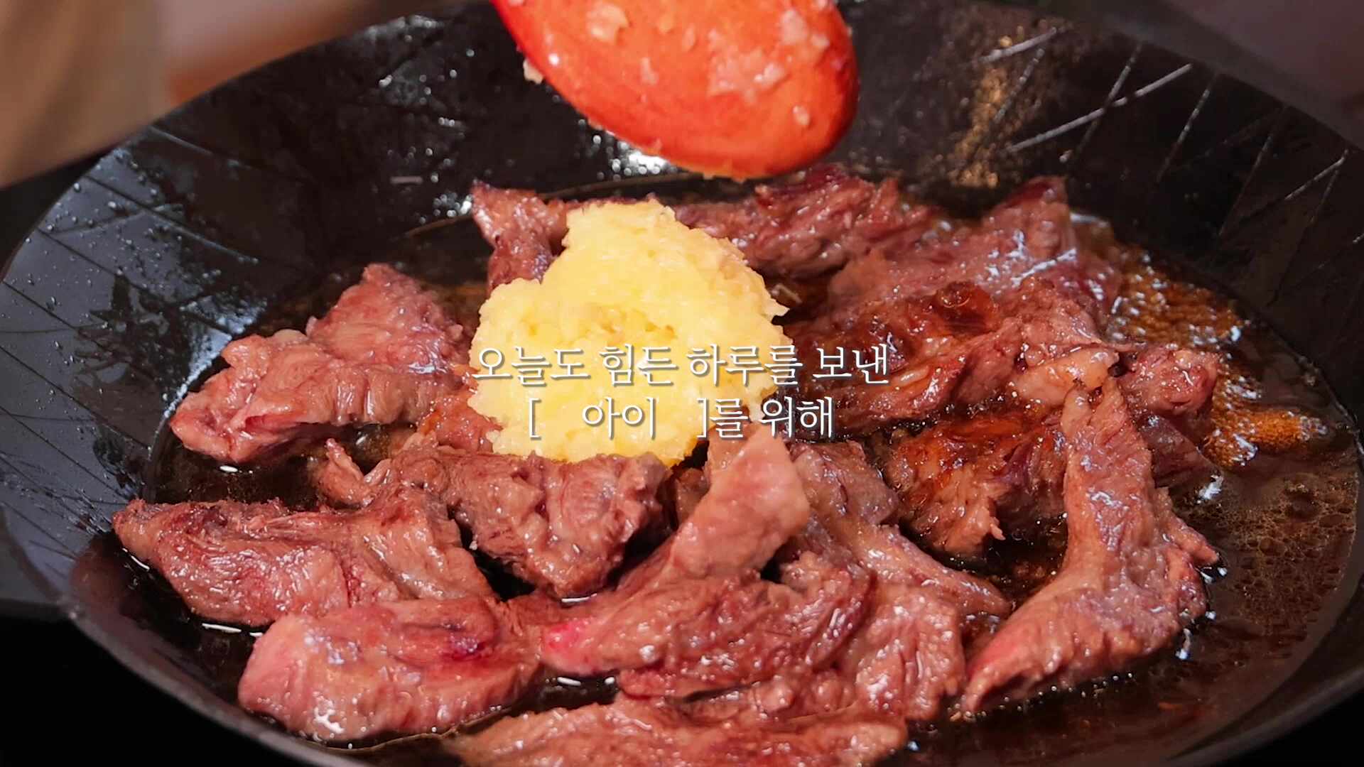 투뿔 숙성한우 새우살 꽃등심 안심 갈비살 채끝 스테이크 구이용 소고기 골라담기 선물세트 — 여름 휴가철, 집에서 즐기는 특별한 만찬
