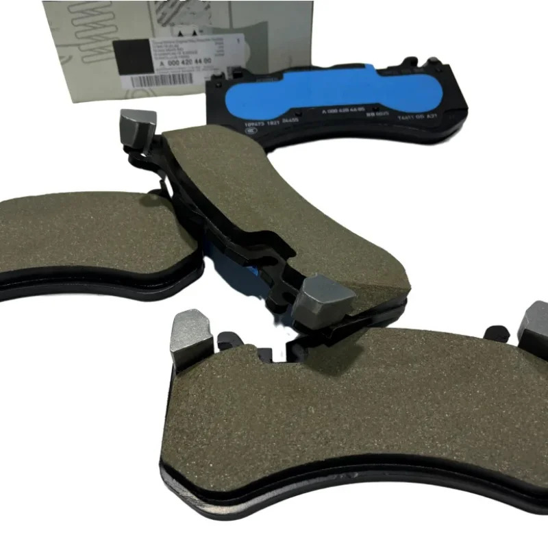 메르세데스-벤츠호환 W213 E63 AMG 전면 브레이크 패드자동차 키트 OEM A0004204400 A0004202804
