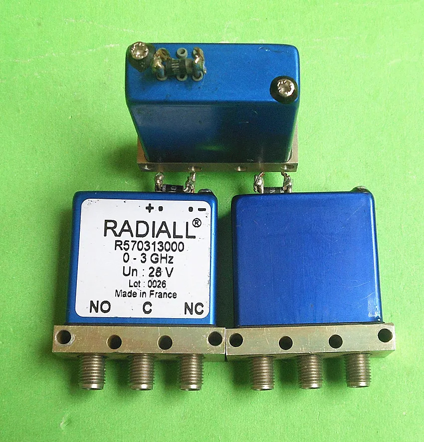 RADIALL RF SMA 마이크로파 동축 스위치 R570313000 3GHz 28V