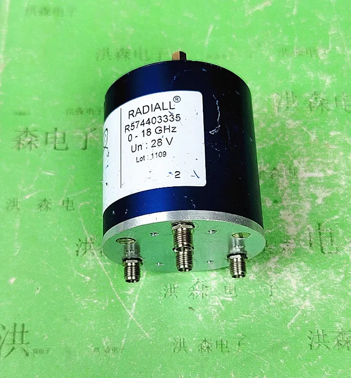 래디얼 R 574403335  28V 0-18GHz RF SP3T SMA 마이크로파 동축 스위치