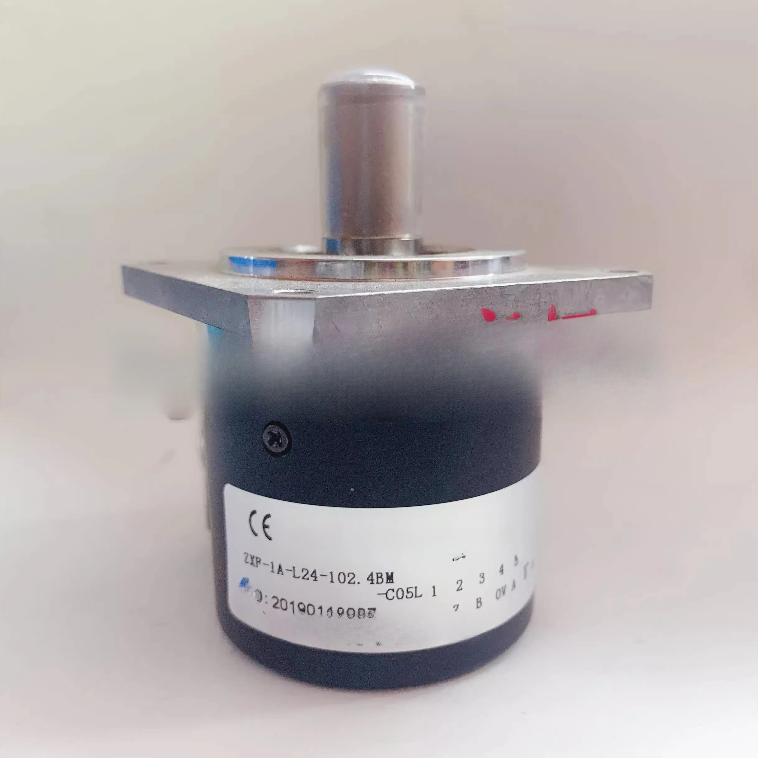 ZXF-1A-L24-102.4BM-C05D 산업 자동화 솔리드 샤프트 15mm10 핀 플매트 카펫 러그 인코더액세서리