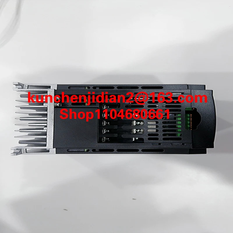 3GX2-A2011 3GX2-A4110-E 3GX2-A4015-V2 3GX2-A4040-V2 오리지널 주파수 변환기