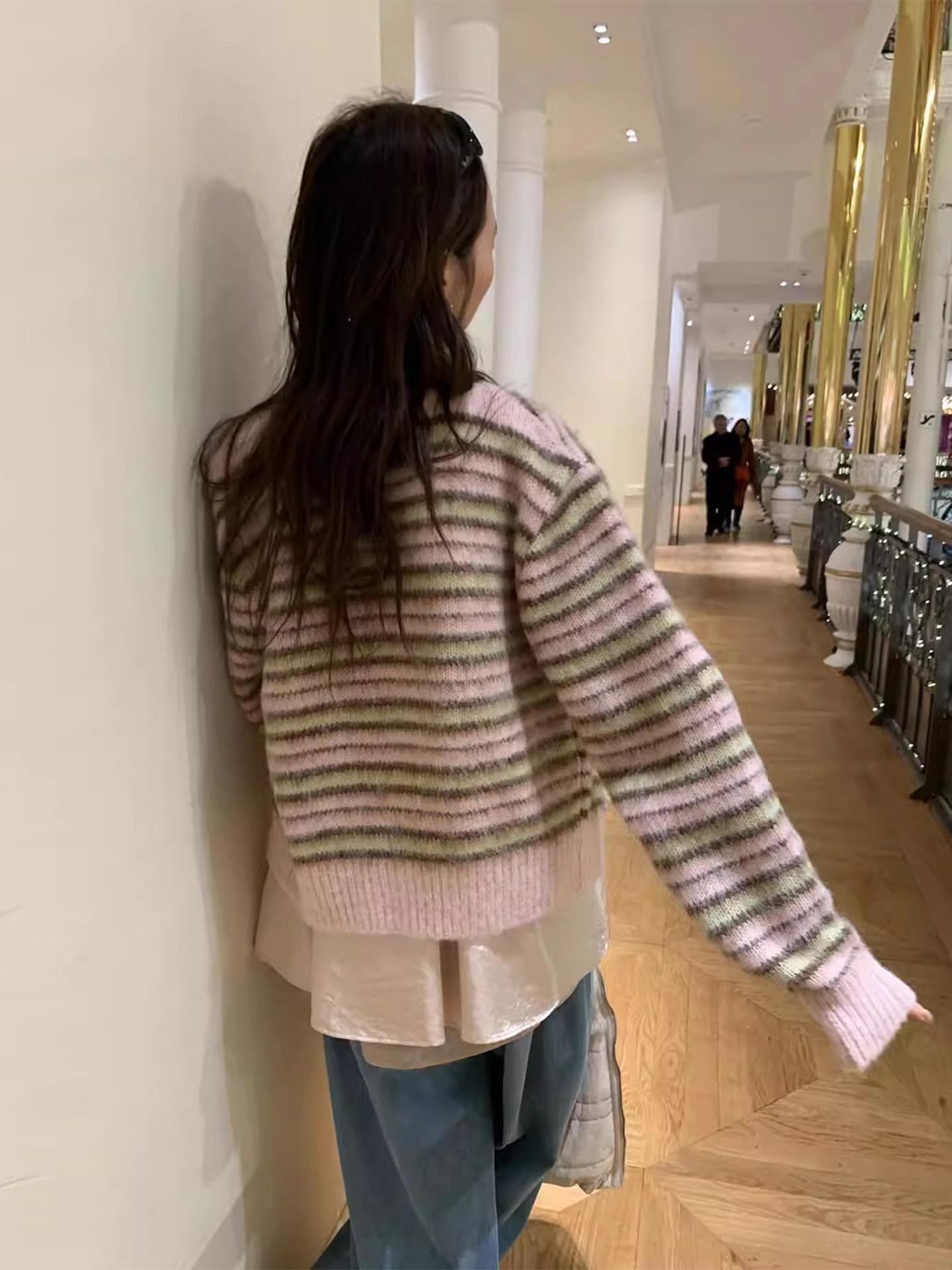 v넥 스트라이프 가디건 배색 루즈핏 스웨터 겨울 니트 브이넥 데일리 여자 반팔 밀라노 핏 - 상세 이미지 4