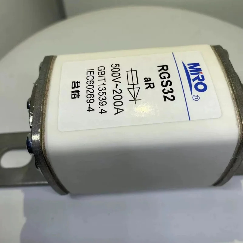 RS0 RGS32 500V-150A 500V-160A 500V-200A 500V-250A 사각 튜브 볼트 연결형 작동 퓨즈