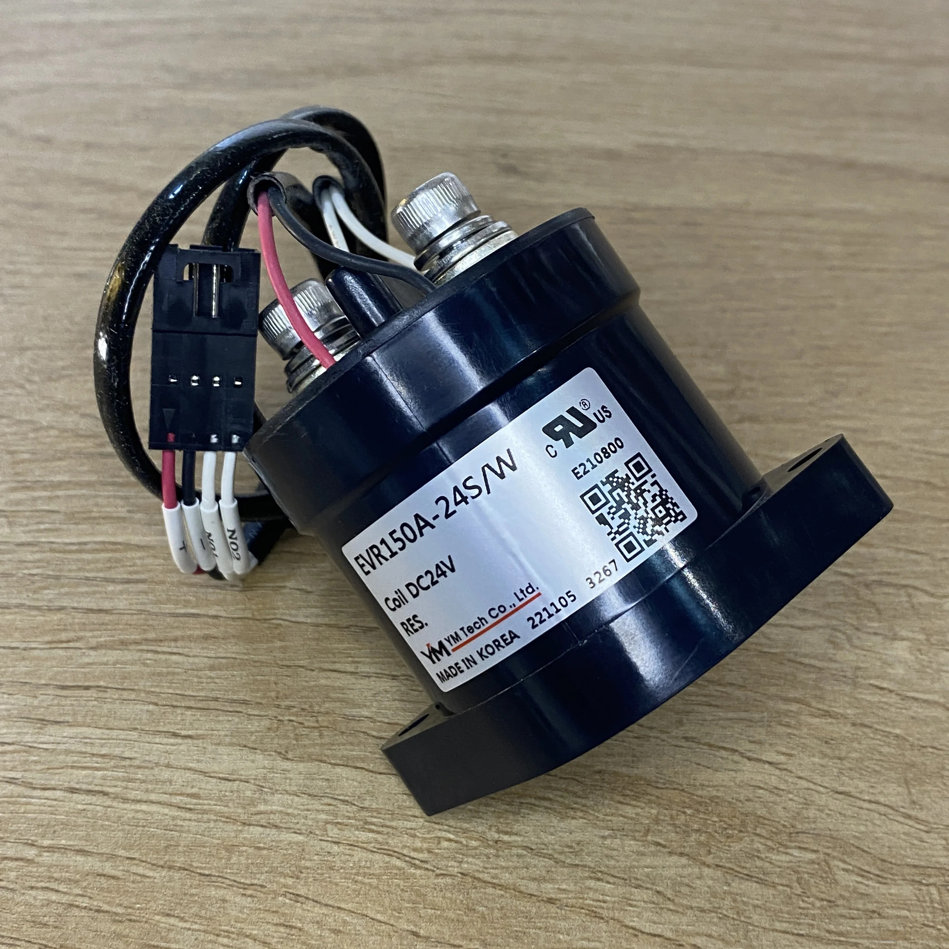 은 YM WARNMER EVR150A-24S/W DC24V 150A 고전압 DC 릴레이 접촉기를 했습니다.