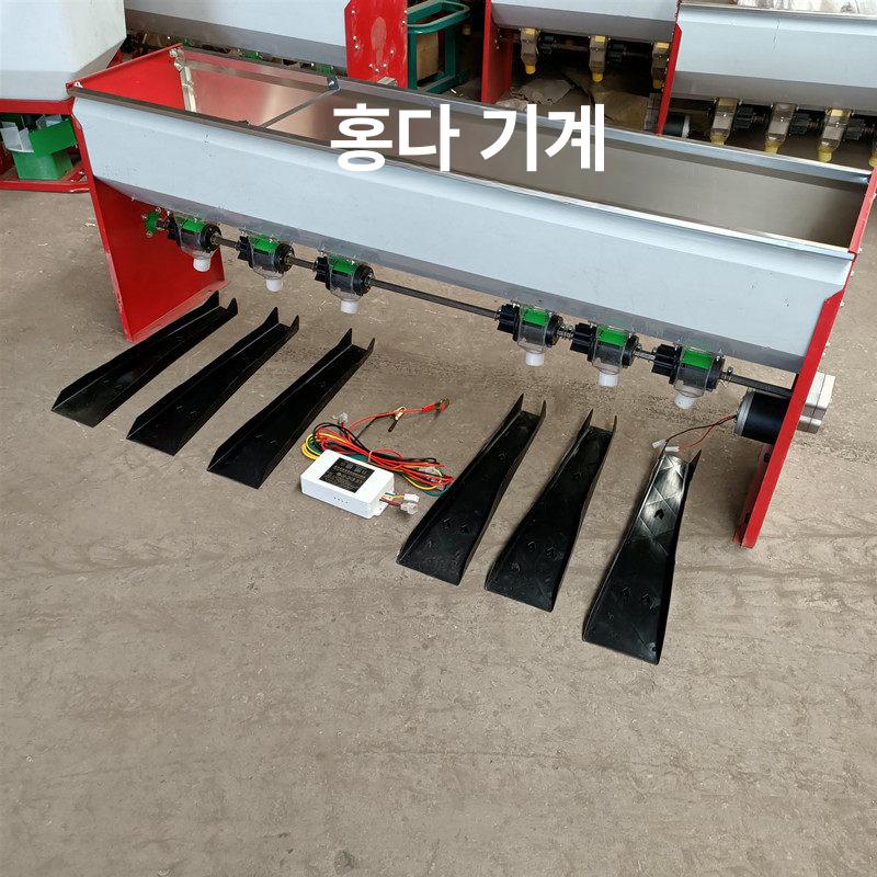 트랙터 비료 살포기 대형 농업용 자동 퇴비 염화칼슘 씨앗 과립 분말 입자 균일 정밀 분배 2.9m - 상품 이미지