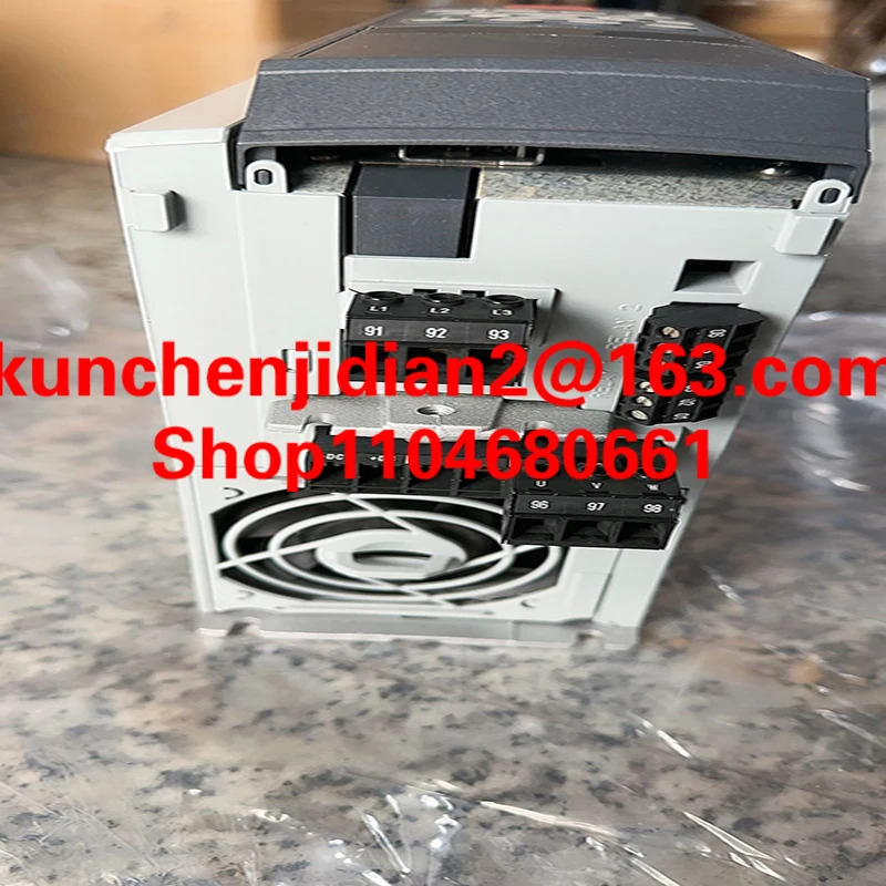 FC-302P4K0T5E20H1XXXXXXSXXXXALBXCXXXXDX 새 주파수 변환기